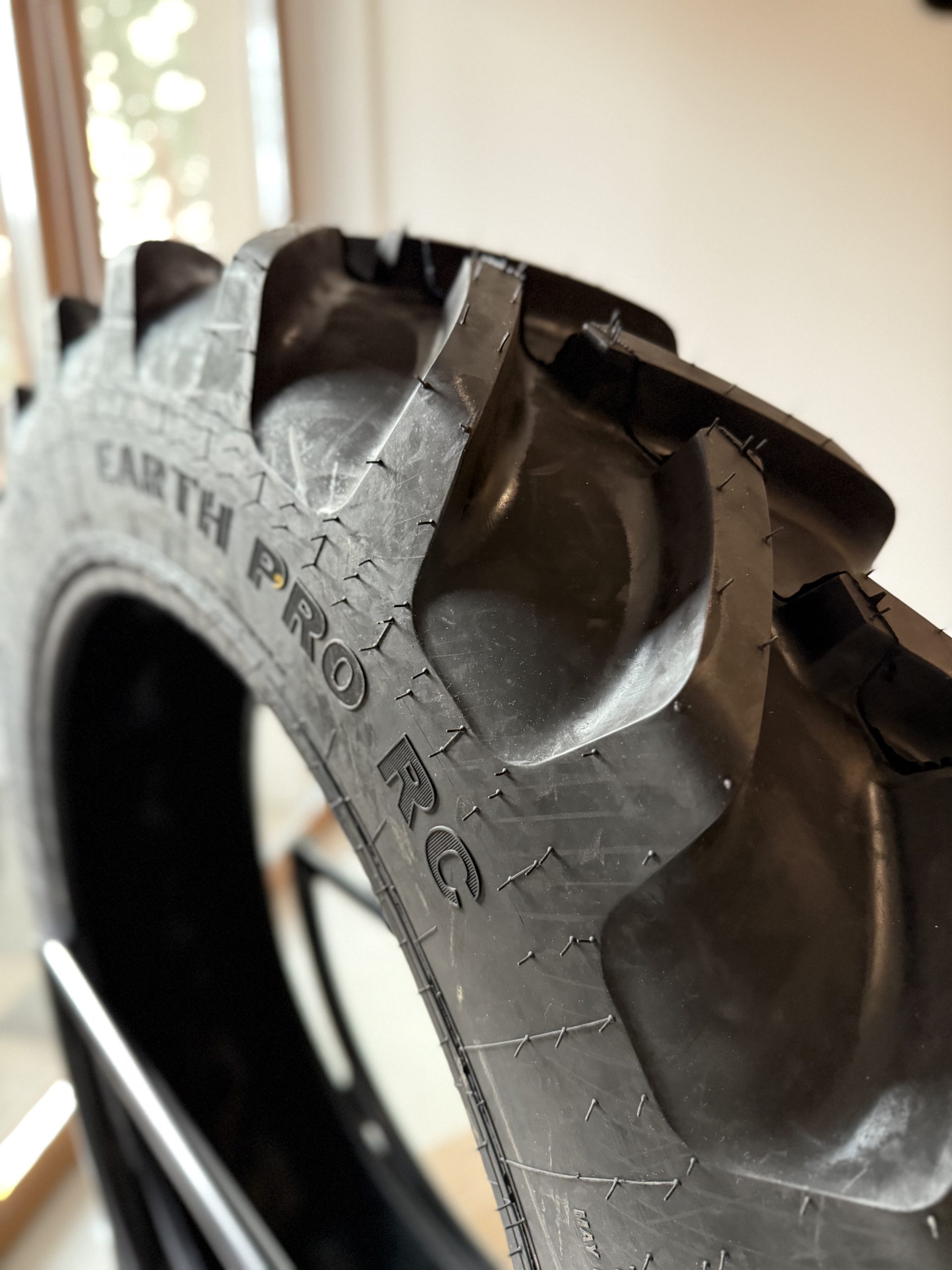 Opona Galaxy Earth Pro RC R-1 230/95R44 134D/137A8 TL